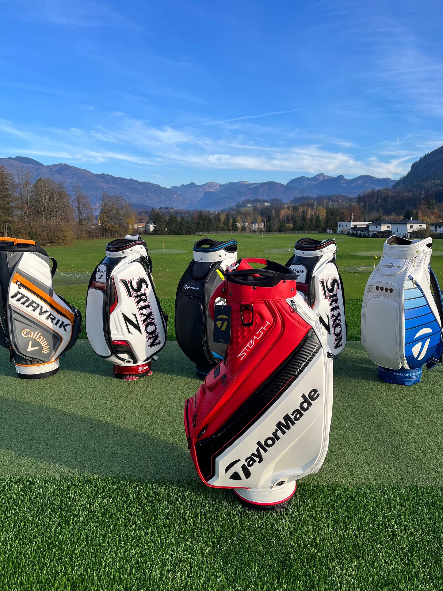 TaylorMade Stealth 2 Tour Bag – edles Golfbag mit Tour-Design mit anderen Golfbags