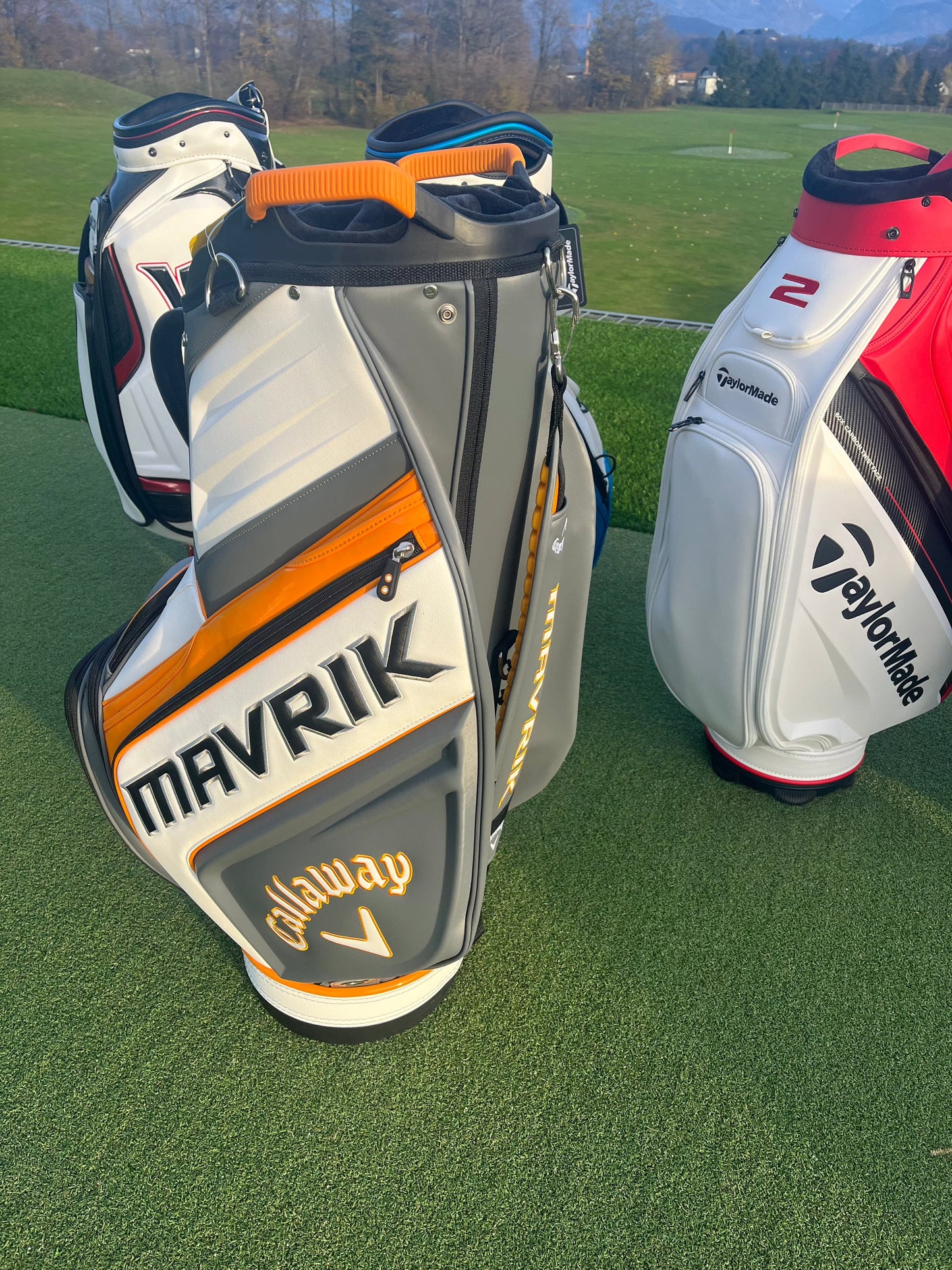 Callaway Tour Bag – professionele golftas met tourdesign op groen gras