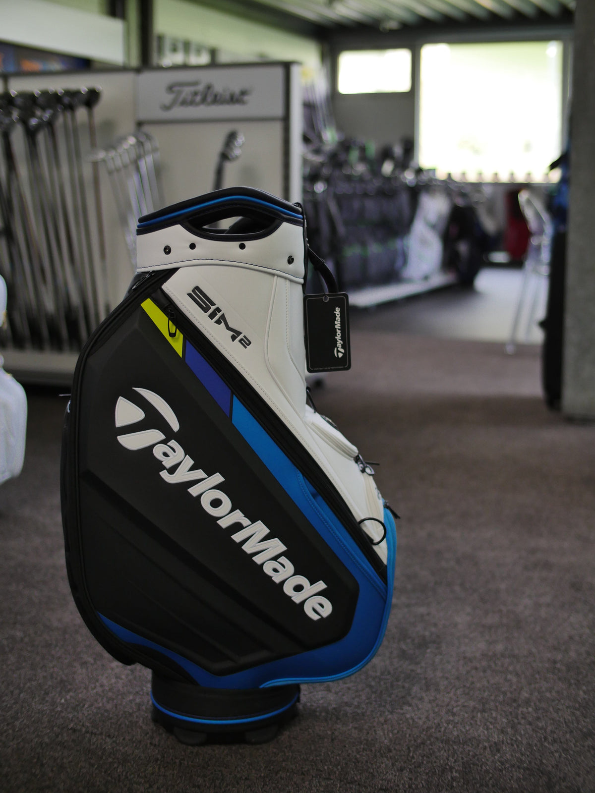 TaylorMade Sim 2 tourgolftas – productfoto van GolfAccess