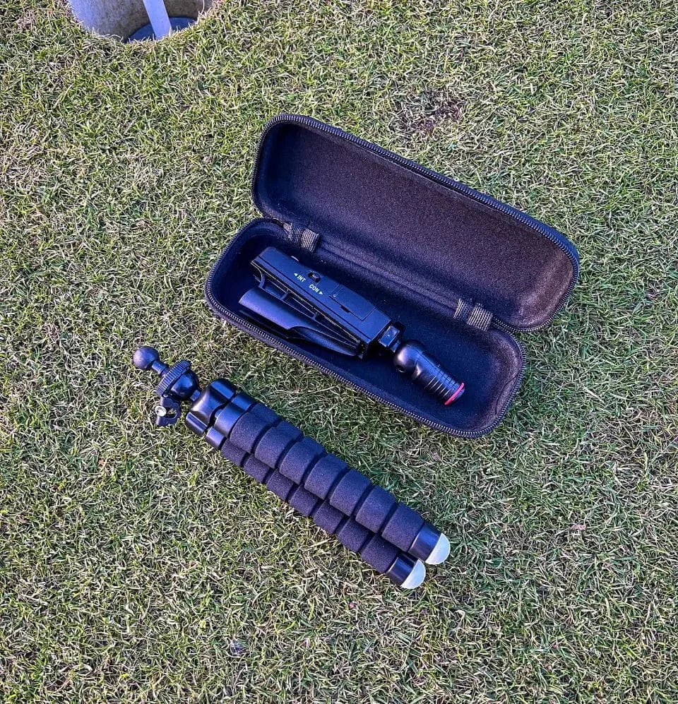 Golf Putting Laser met voetstuk in het Einsatz – stabiler opstelling fürs Putt-training